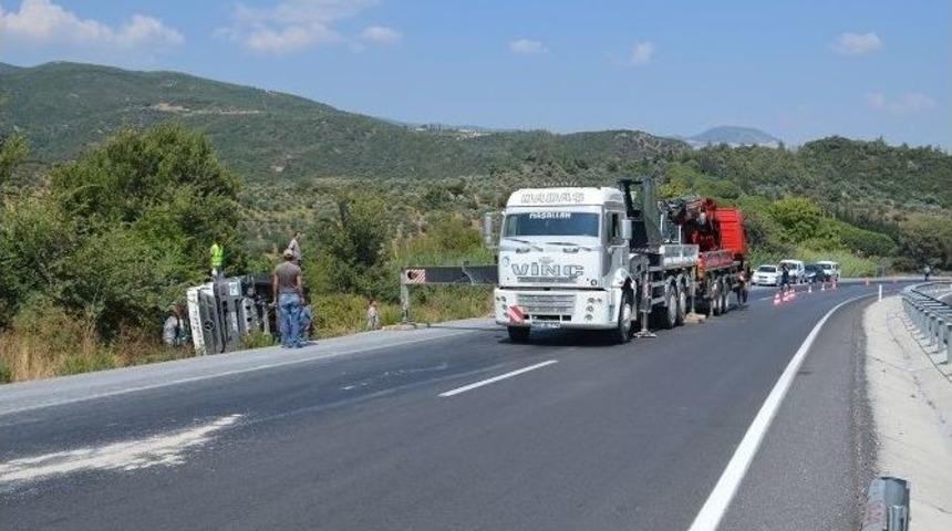 S&ouml;ke&rsquo;de Beton Mikseri Devrildi: 1 Yaralı