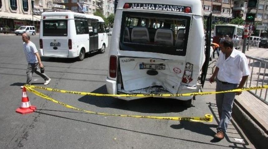 Diyarbakır&rsquo;da Maddi Hasarlı Trafik Kazası