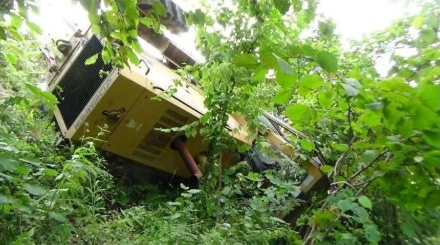 (&ouml;zel Haber) İş Makinesi Hayvana &Ccedil;arpmamak İ&ccedil;in Yoldan &Ccedil;ıkarak Devrildi