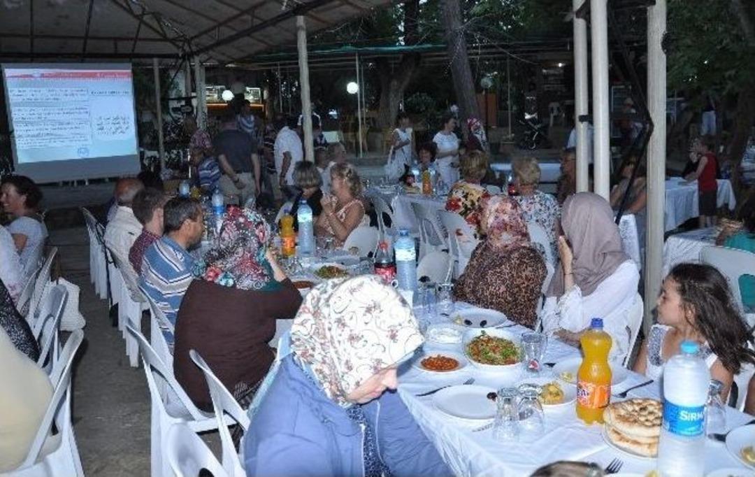 Manavgat M&uuml;ft&uuml;l&uuml;ğ&uuml;'nden İslamiyeti Se&ccedil;miş Yabancılara Ve Yakınlarına İftar