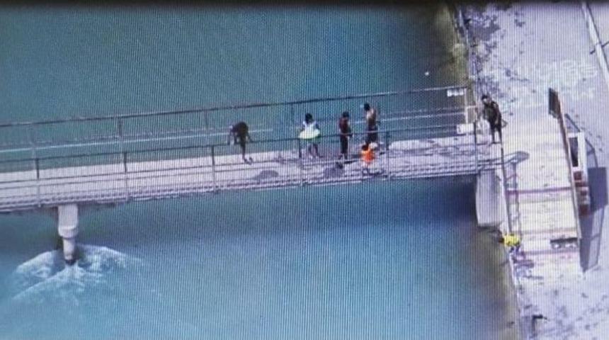 K&uuml;&ccedil;&uuml;k Kız Boğulmaktan Son Anda Kurtarıldı