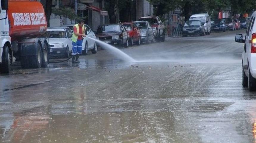 Ekipler, Yağmur Sonrası &Ccedil;amur Temizledi