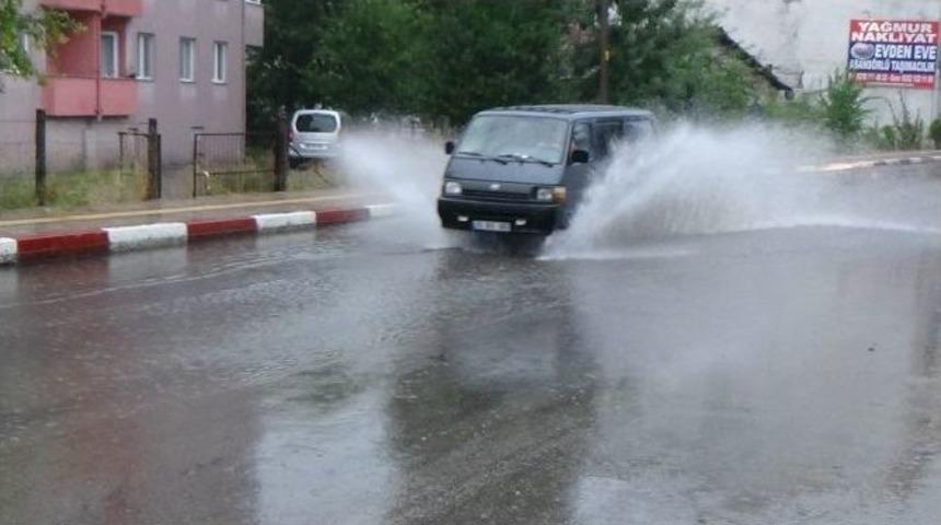 Bartın&rsquo;da Sağanak Yağmur Etkili Oldu