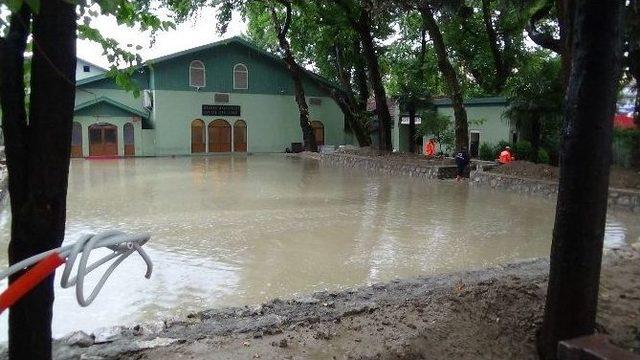 Bartın&rsquo;da Sağanak Yağmur Etkili Oldu 1