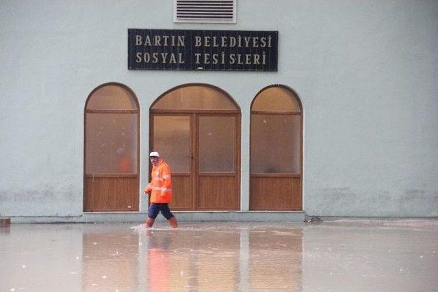 Bartın&rsquo;da Sağanak Yağmur Etkili Oldu 3