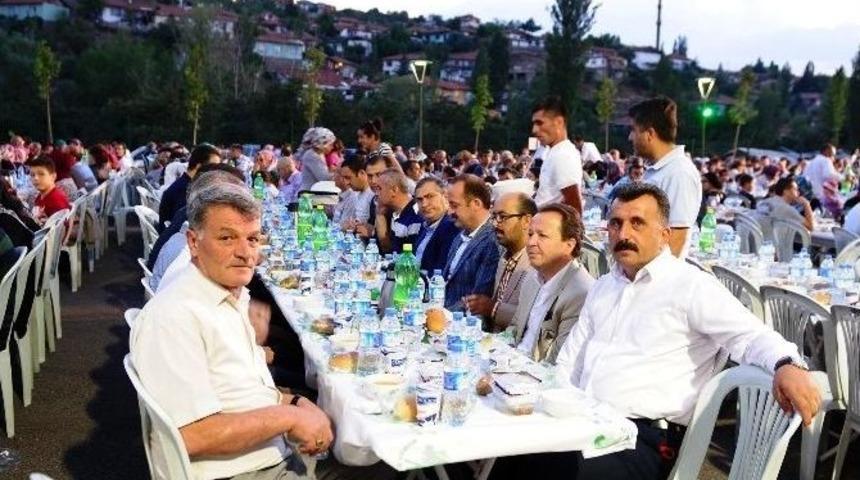 Mahalle İftarı İle Vatandaşlar Kaynaşıyor