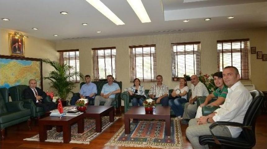 Vali B&uuml;y&uuml;k&rsquo;e Boşnaklardan Ziyaret