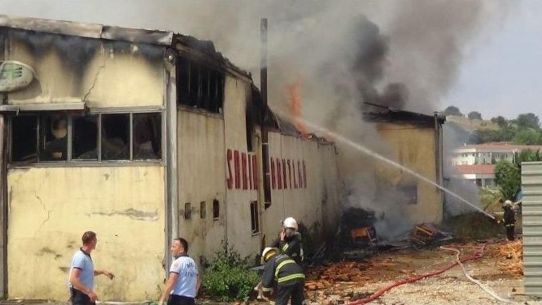 Bolu&rsquo;da Kereste Fabrikası Yanarak K&uuml;l Oldu