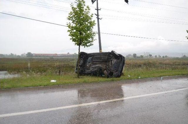 Yoğun Yağış Kazaya Neden Oldu: 3 Yaralı