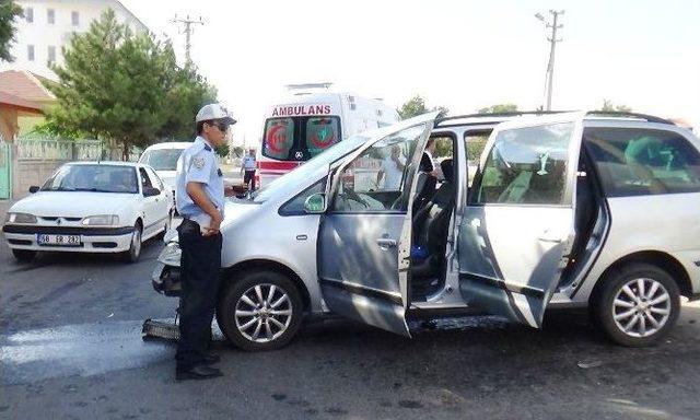 Ref&uuml;je &Ccedil;arpan Otomobil Karşı Şeride Ge&ccedil;ti: 4 Yaralı 2