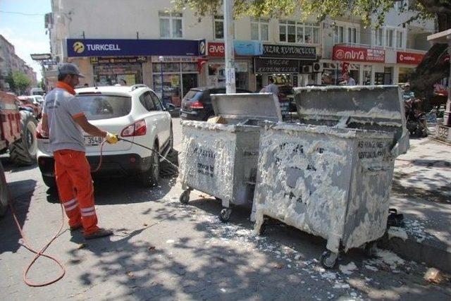 Burhaniye’de Mezarlıklar Bakıma Alındı