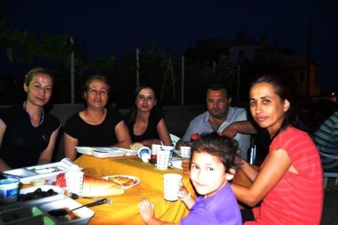 Ayvalık&rsquo;ta Mahallelinin İftar İmecesi