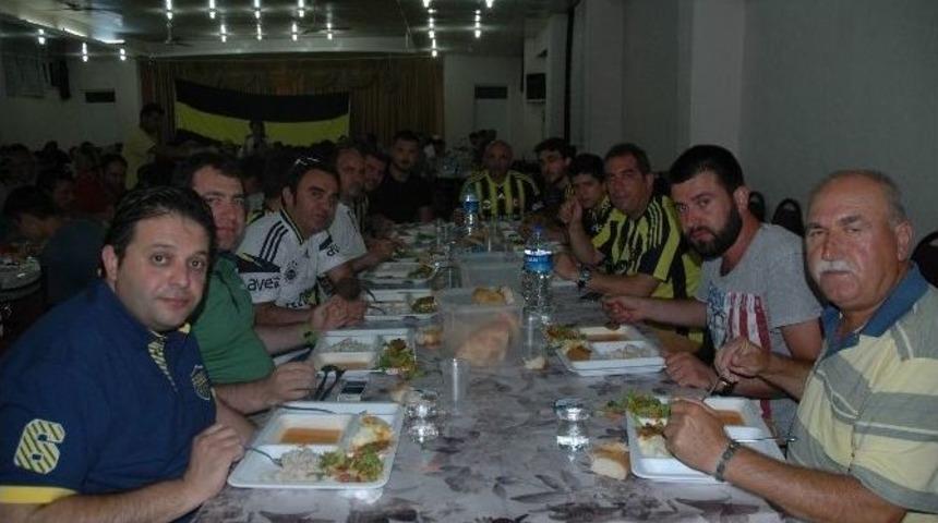 Kuşadası Fenerbah&ccedil;eliler Derneği&rsquo;nden İftar Yemeği