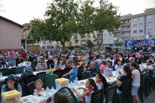 Yunusemre Sofrasında Bin Kişi Oruç Açtı