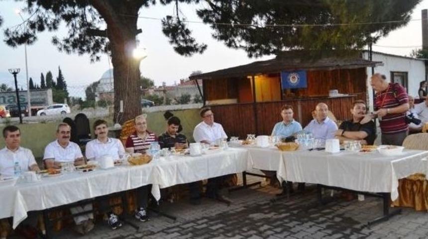 Edremit Eğitim-bir-sen İftar Yemeğinde Buluştu