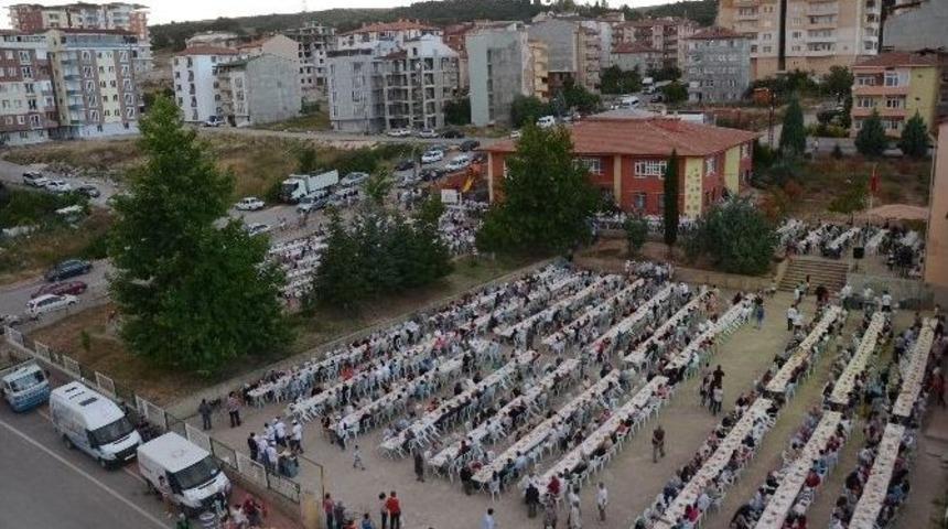 Belediyeden Bah&ccedil;elievler Mahallesinde Geleneksel İftar Programı