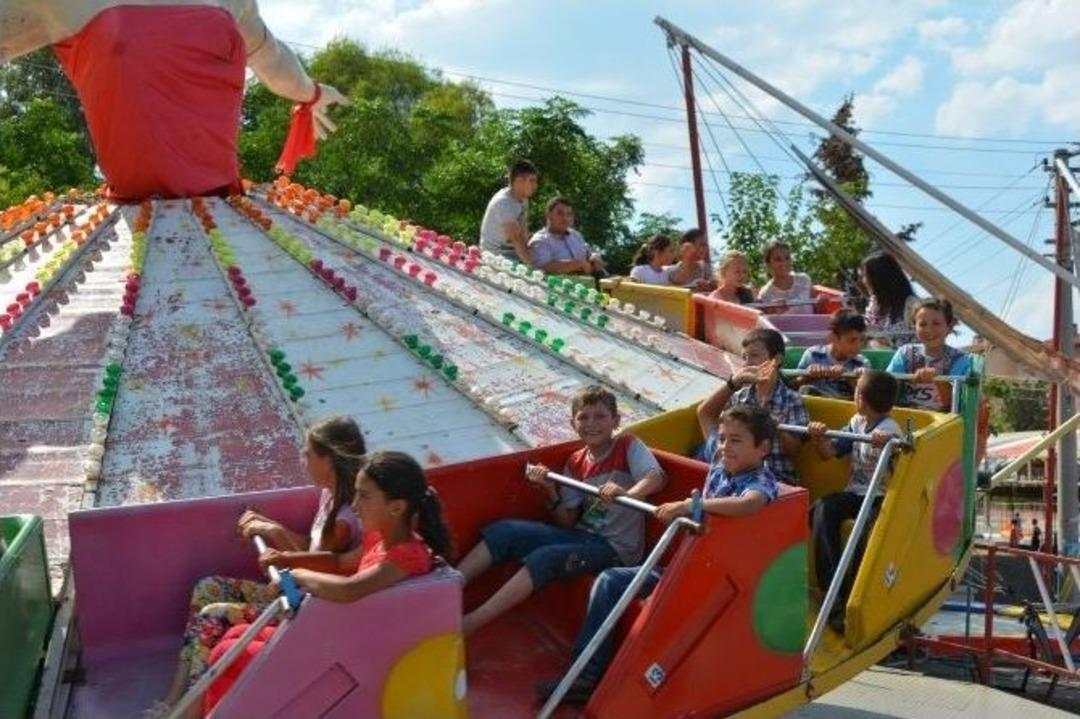 Yuntdağı&rsquo;ndaki &Ccedil;ocuklar Lunaparkla Buluştu