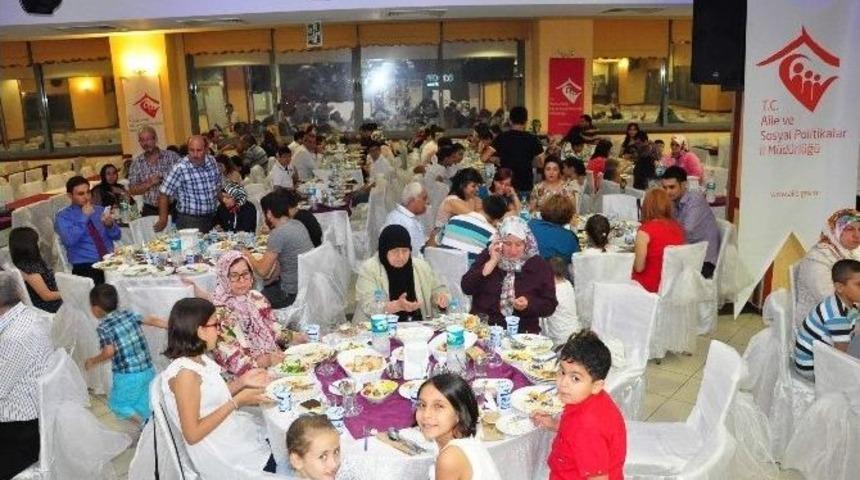 Koruyucu Aileler İftar Yemeğinde Bir Araya Geldi