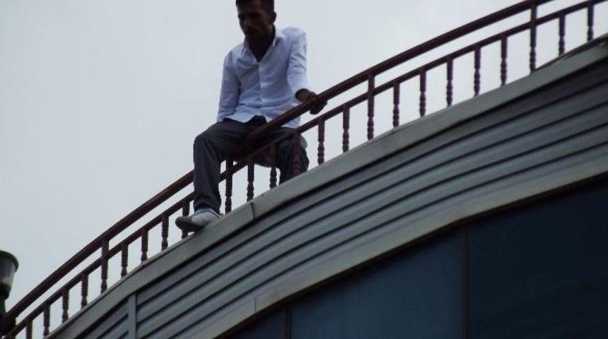 Binanın 6.katına &Ccedil;ıkıp İntihar Etmek İstedi