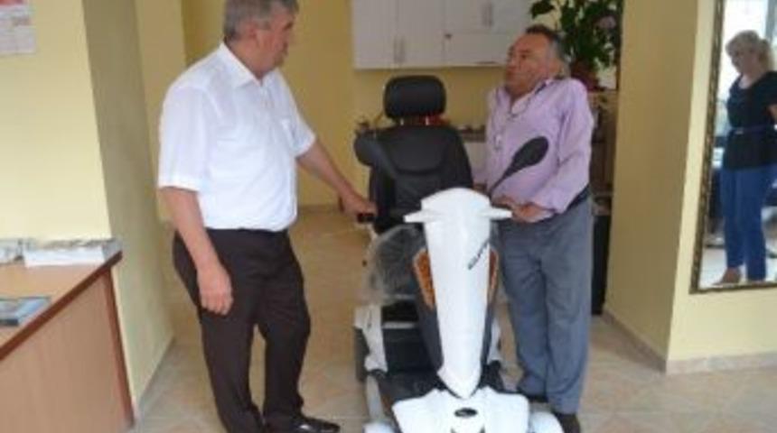 Sakatlar Derneği Başkanı &Ccedil;akan&rsquo;a Yeni Ara&ccedil;