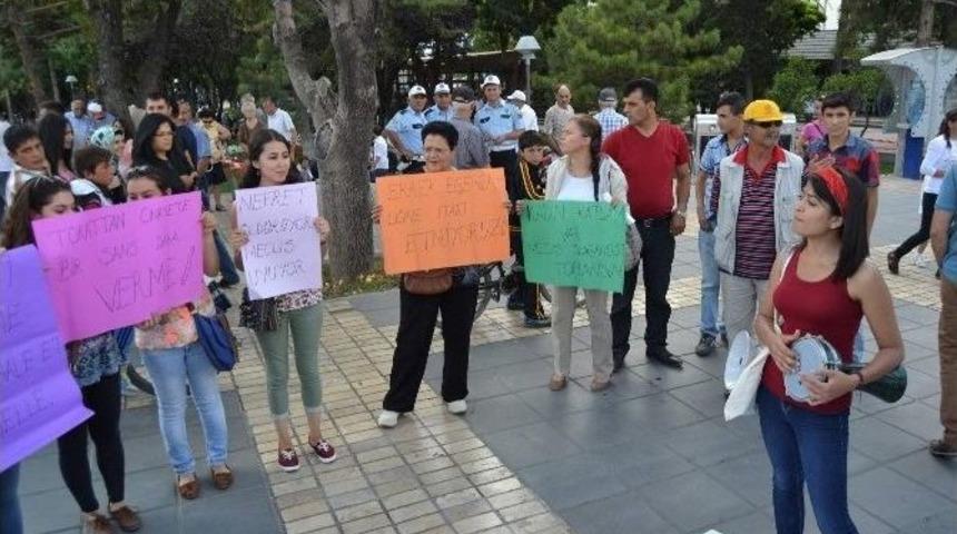 Kadınlar, Kadın Cinayetlerine Tepki G&ouml;sterdi