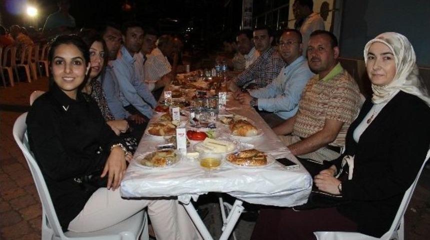 Ak Parti Sahurda Bir Araya Geldi