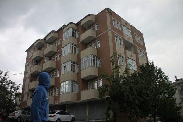 Ereğli’de Apartmana Yıldırım Düştü