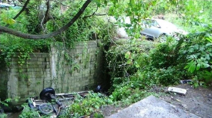 (&ouml;zel Haber) Zonguldak&rsquo;ta Otomobil Dereye U&ccedil;tu: 2 Yaralı