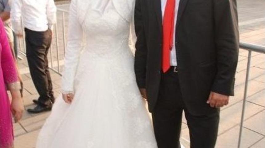 Başbakan Erdoğan&rsquo;a Gelin Ve Damat S&uuml;rprizi