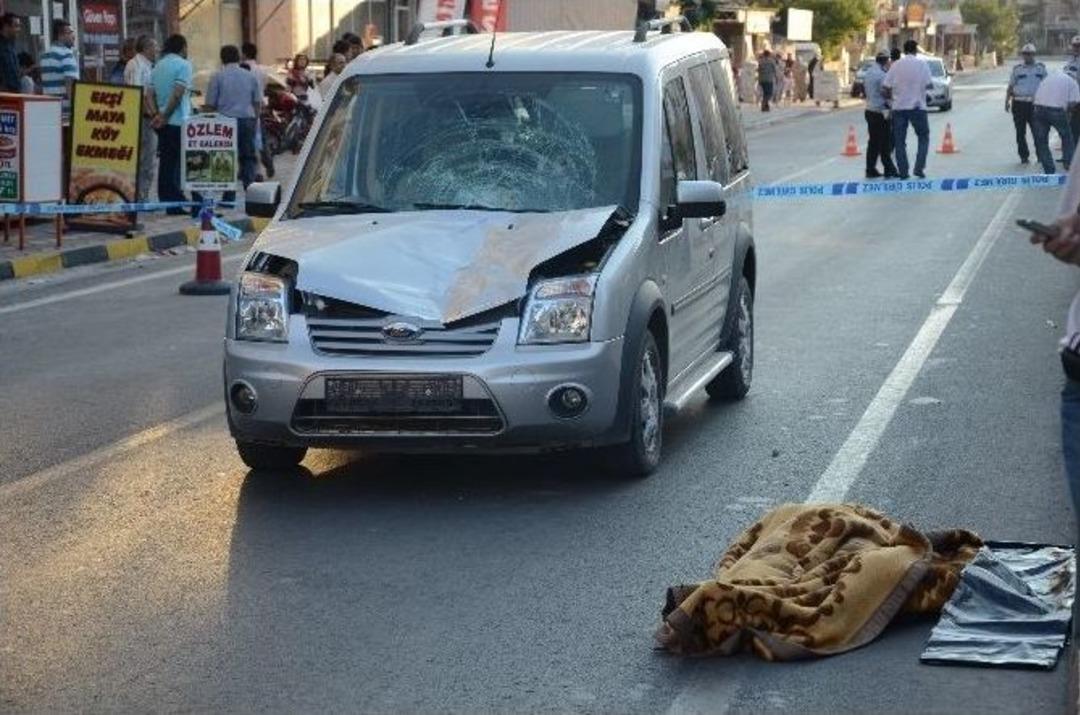 Otomobilin &Ccedil;arptığı Kadın Hayatını Kaybetti