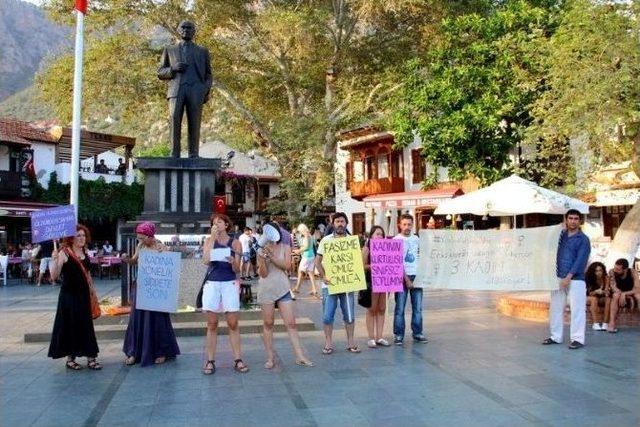 Kaş'ta Kadın Cinayetleri Protesto Edildi