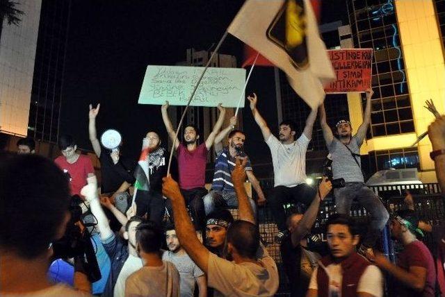 İsrail Başkonsolosluğu&rsquo;nda Eylemler S&uuml;r&uuml;yor 1