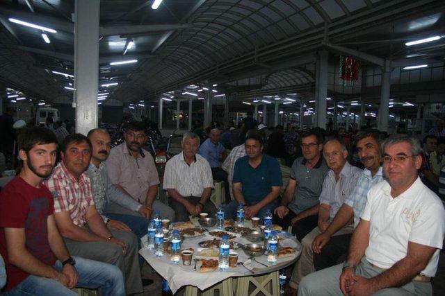 Ilgın'da Esnaf, Iftarda Bir Araya Geldi