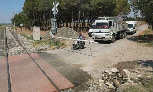 Saruhanlı&rsquo;da Hemzemin Ge&ccedil;itlerde D&uuml;zenleme 3