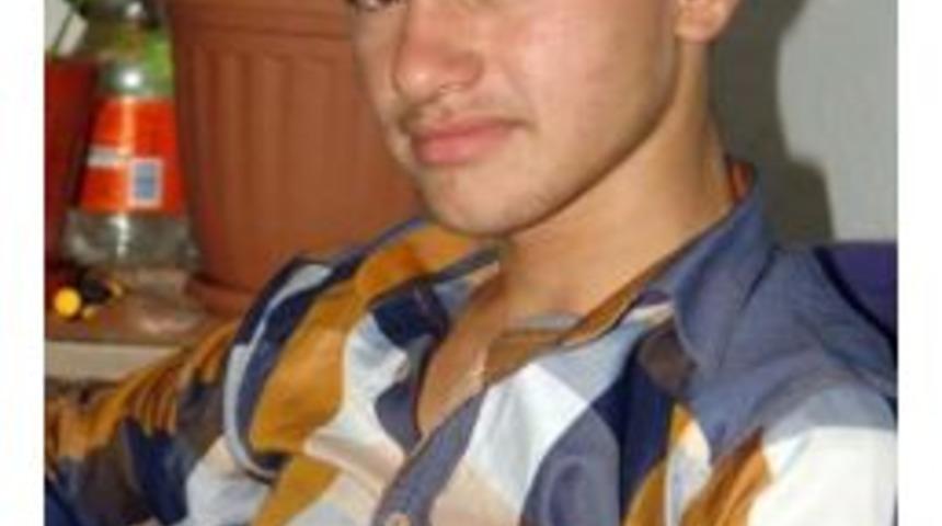 18 Yaşındaki Gen&ccedil; Evin &Ccedil;atısında Kendini Astı