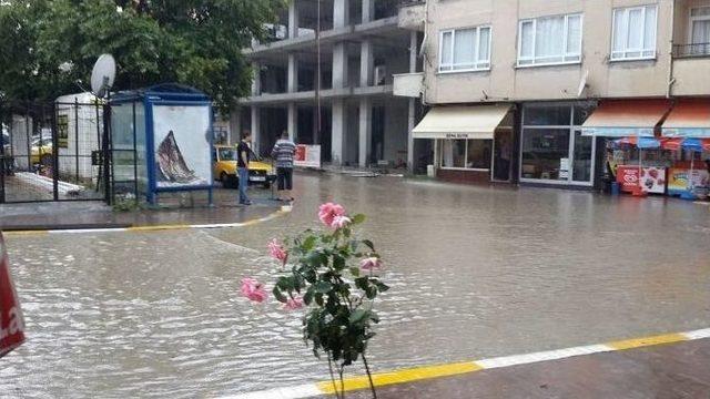 Ak&ccedil;akoca da Sağanak Yağış 1