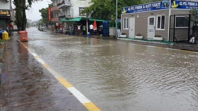 Ak&ccedil;akoca da Sağanak Yağış 3
