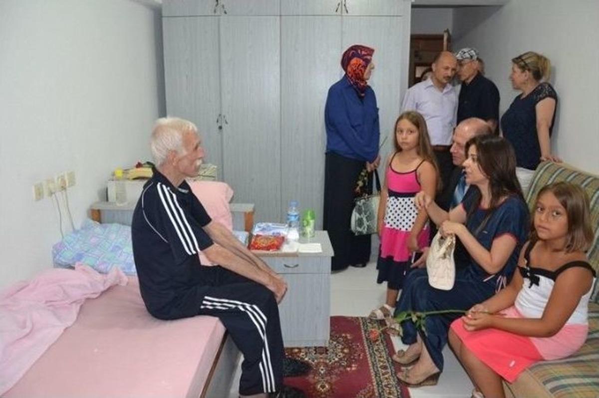 Kaymakam &Ccedil;orumluoğlu, Huzurevi Sakinleri İle İftarda Buluştu