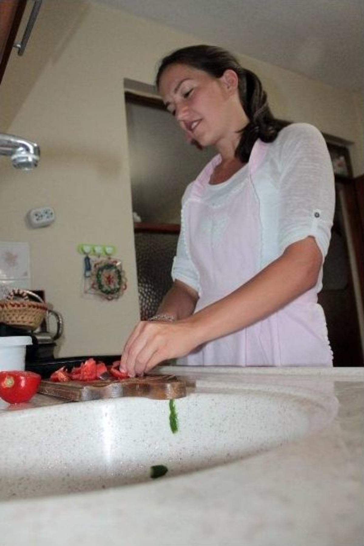 (&ouml;zel Haber) Amerikalı Rebecca, T&uuml;rk&ccedil;e İle Birlikte T&uuml;rk Gelenek G&ouml;reneklerini De &Ouml;ğrendi