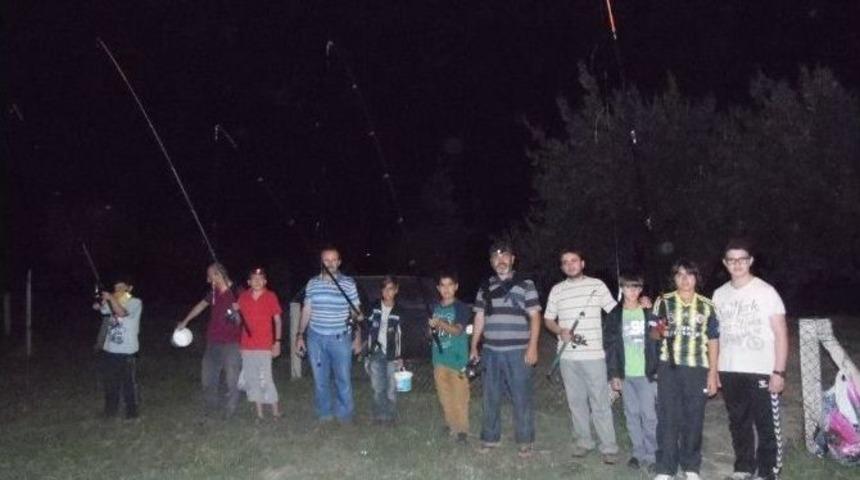 Teravih Namazı Sonrası Balık Tutma Keyfi