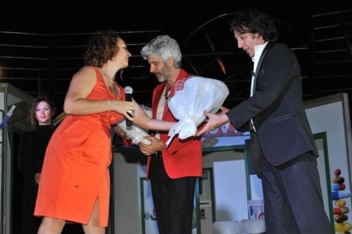 Uygur Kardeşler Buca'yı Kahkahaya Boğdu