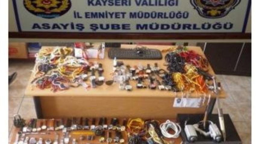 Tespih Hırsızları Yakalandı
