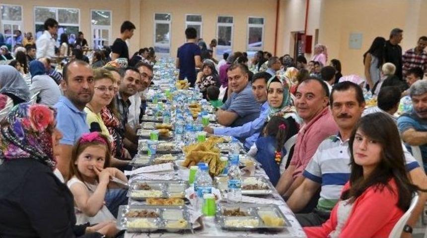 Belediye &Ccedil;alışanlarına İftar