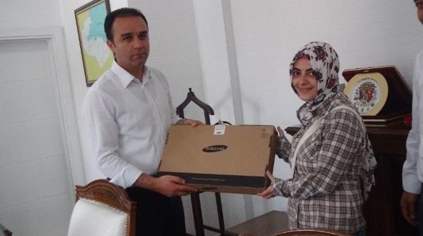 Teog Ve Lys&rsquo;de Derece Yapan &Ouml;ğrencilere Laptop