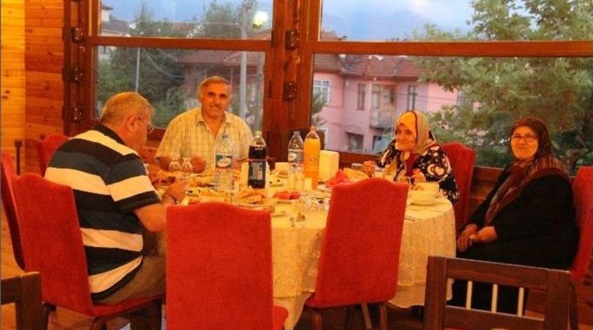 Kemaliye Mahallesi Sakinleri İftarda Bir Araya Geldi