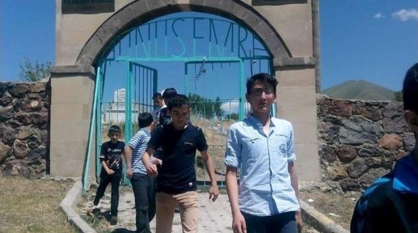 Yunus Emre T&uuml;rbesi&rsquo;nde Gazze&rsquo;ye Dua