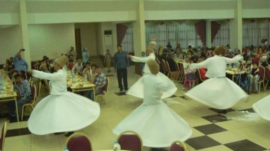 Boz&uuml;y&uuml;k Mevlana Derneği İftar Yemeği Verdi