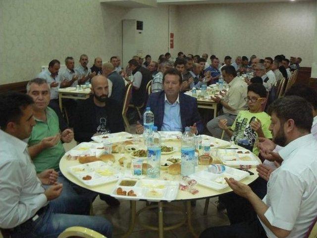 Boz&uuml;y&uuml;k Mevlana Derneği İftar Yemeği Verdi 3