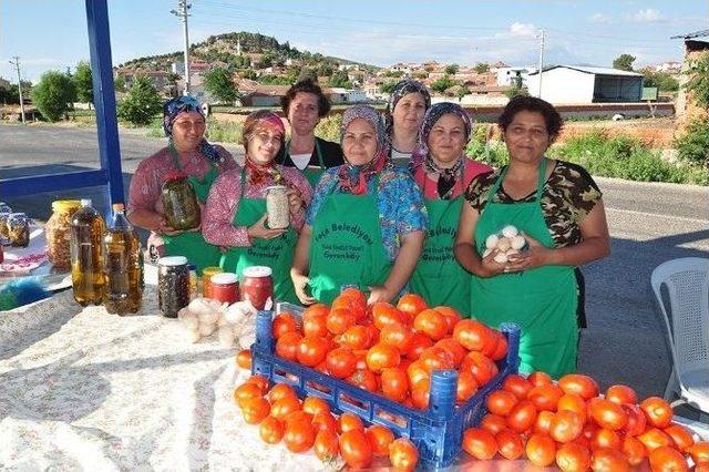 Foça Belediyesi Gerenköy'de Yerel Ürünler Satış Noktası Açtı