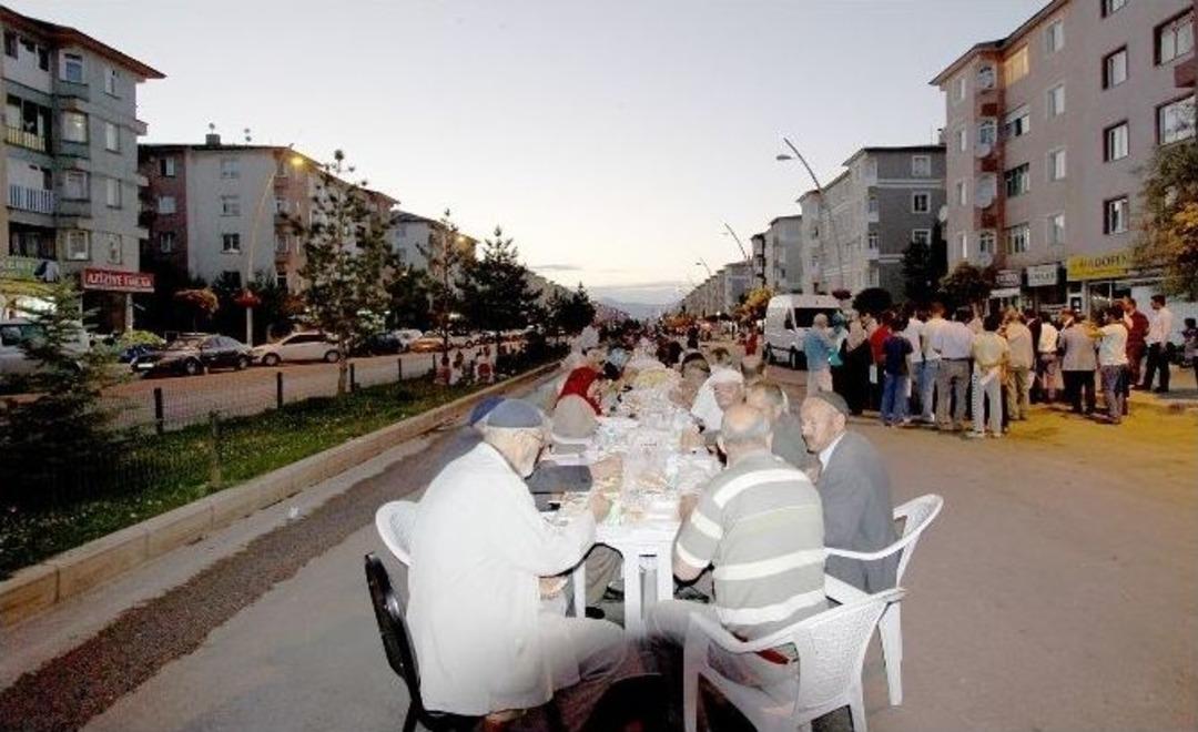 Aziziye&rsquo;deki Sokak İftarında İsrail&rsquo;e Lanet Yağdı